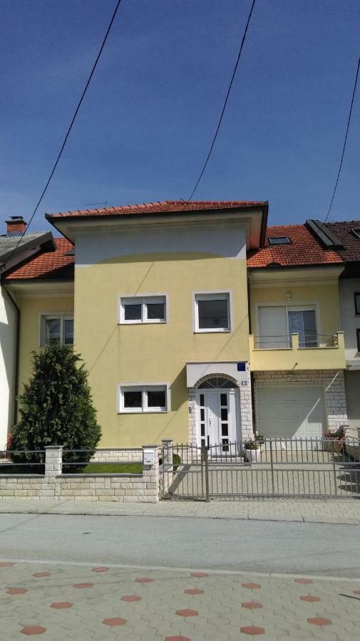 Apartmani Nova Karlovac Exterior foto